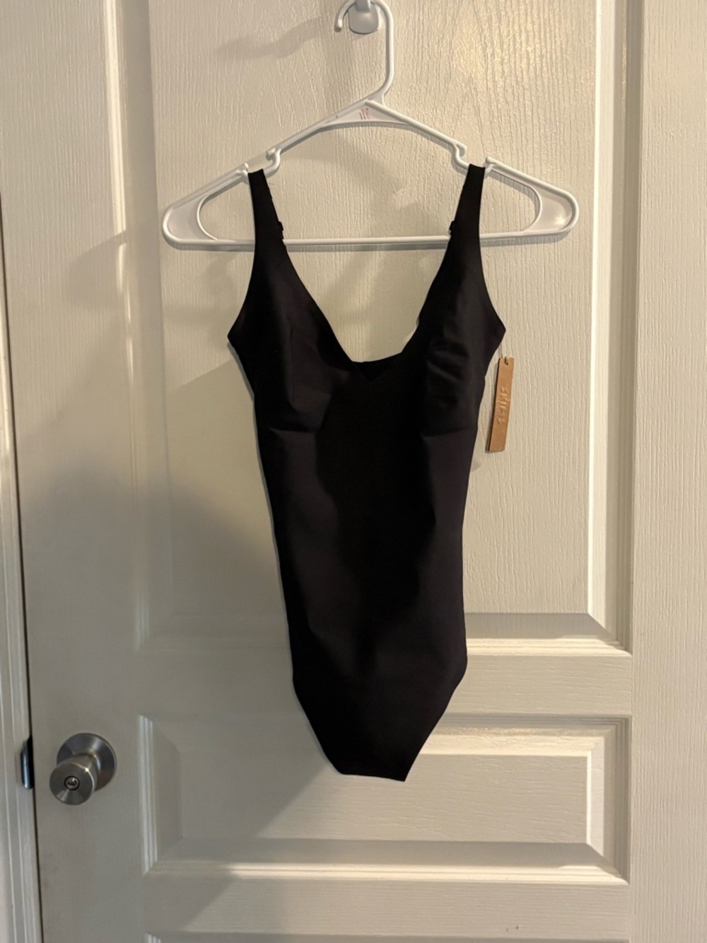 Skims Kim Kardashian Women’s Skims Black Body CS Plunge Bodysuit M NWT